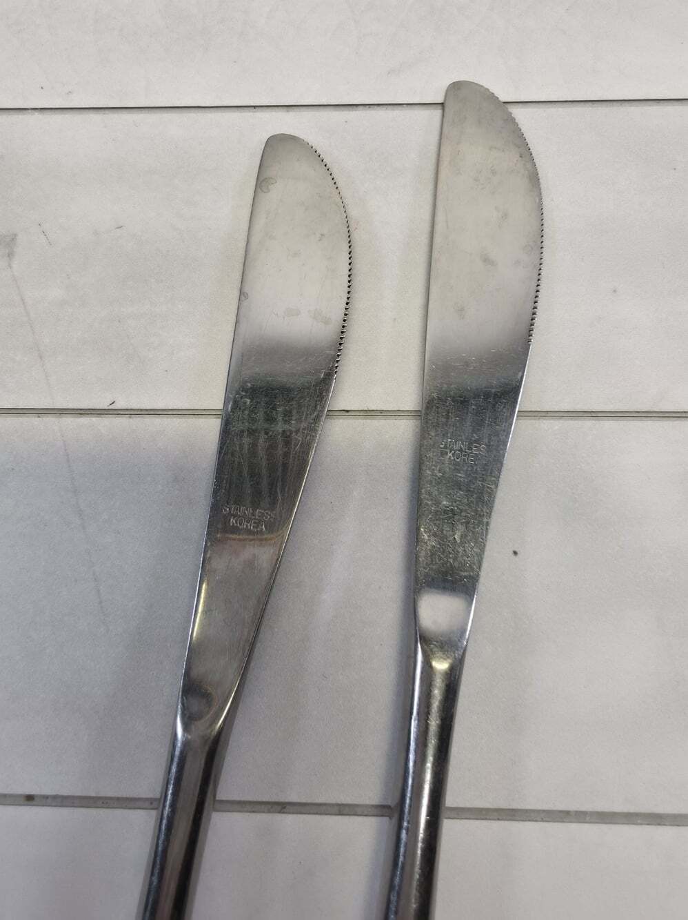 Two (2) Washington Forge WF Stainless Teardrop Dinner Knives 8 3/8" Glossy Korea